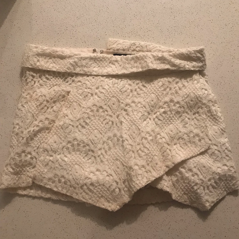 White lace envelope skort size small